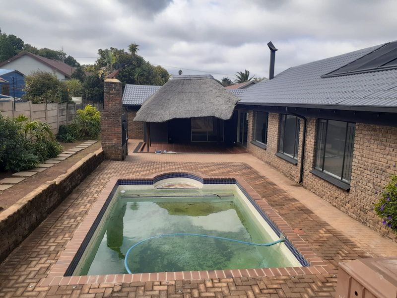 5 Bedroom Family Home with Pool, Lapa Entertainment Area and Ample Parking in Kenmare - Photo 1