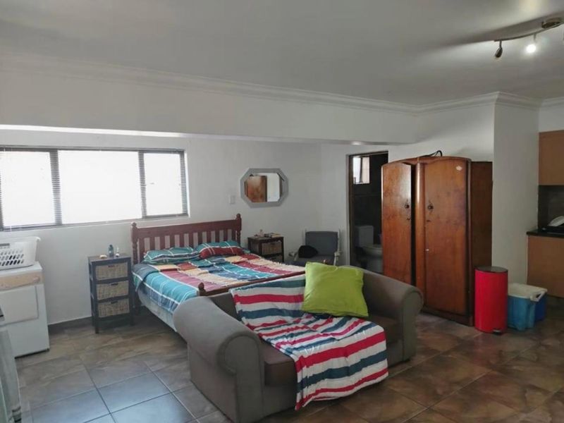 Luxurious Family Retreat on Prestigious Marine Drive - Photo 8