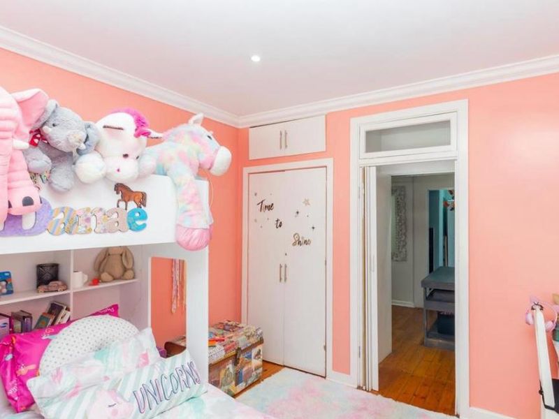 Luxurious Family Retreat on Prestigious Marine Drive - Photo 7