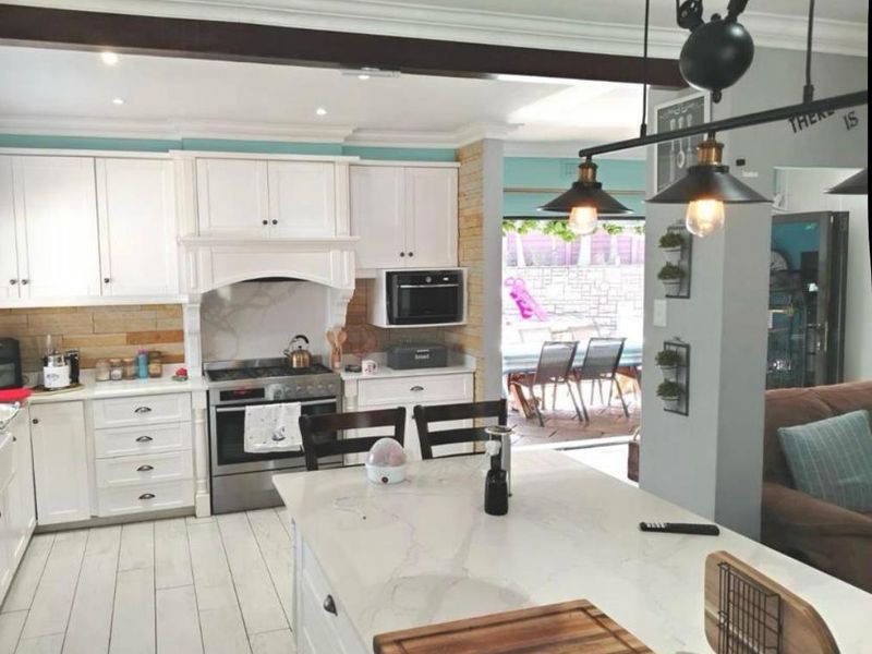 Luxurious Family Retreat on Prestigious Marine Drive - Photo 6