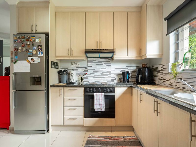 Serene, safe and secure on a Golf Estate - Photo 8