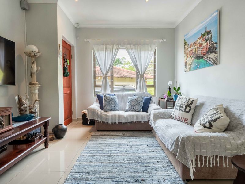 Serene, safe and secure on a Golf Estate - Photo 2