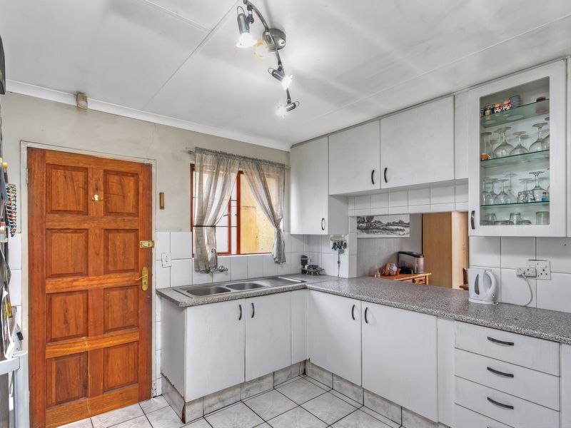 Fixer-Upper Opportunity - Photo 2