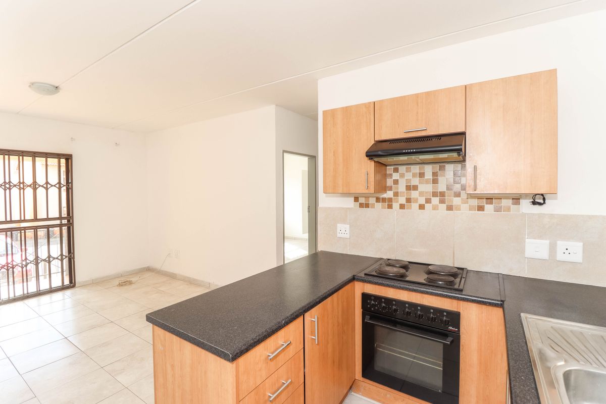 2 BED 2 BATH GARDEN BUDGET FRIENDLY GEM - Photo 2