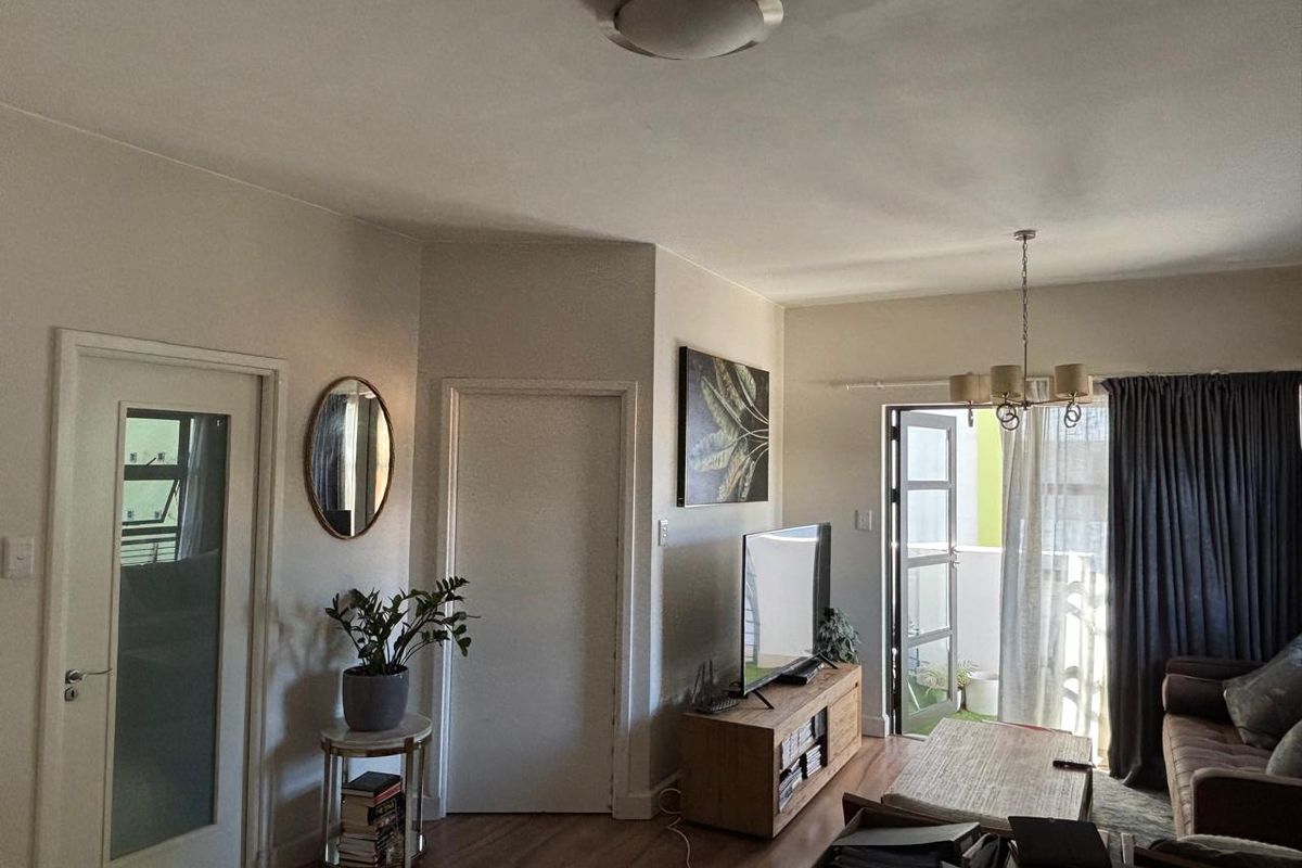 Charming, bright corner apartment in a secure, well-located complex. - Photo 5