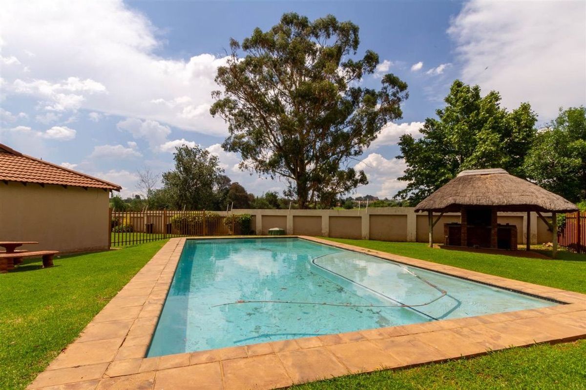Affordable 2 Bedroom 1 Bathroom Ground Floor Unit Ideal for First Time Buyers or Investors - Photo 2