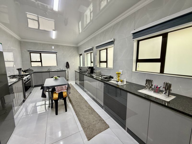 Renovated property in Gated street in Secunda - Photo 10