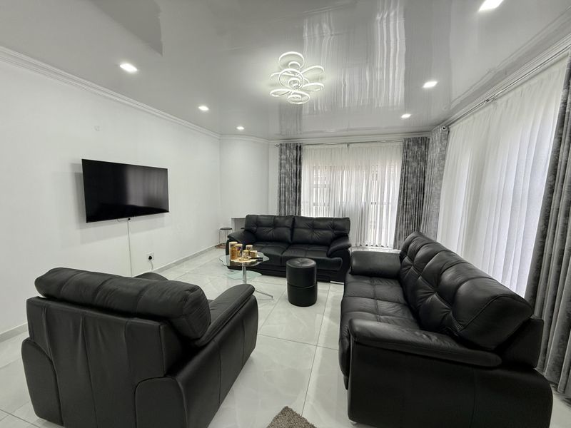 Renovated property in Gated street in Secunda - Photo 7