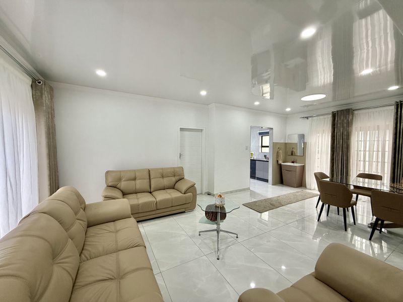 Renovated property in Gated street in Secunda - Photo 4