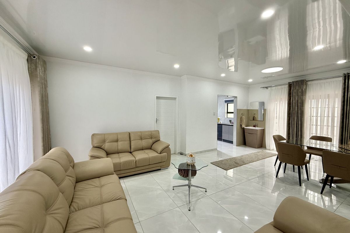 Renovated property in Gated street in Secunda - Photo 4