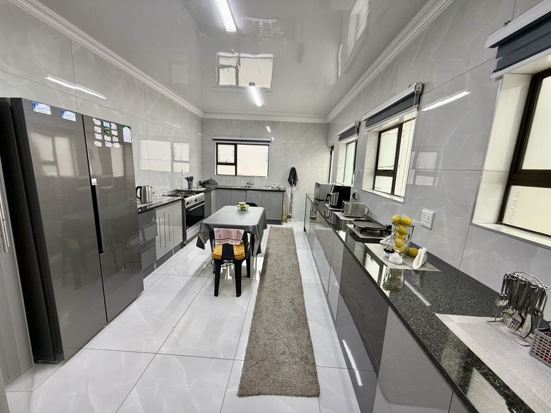 Renovated property in Gated street in Secunda - Photo 9