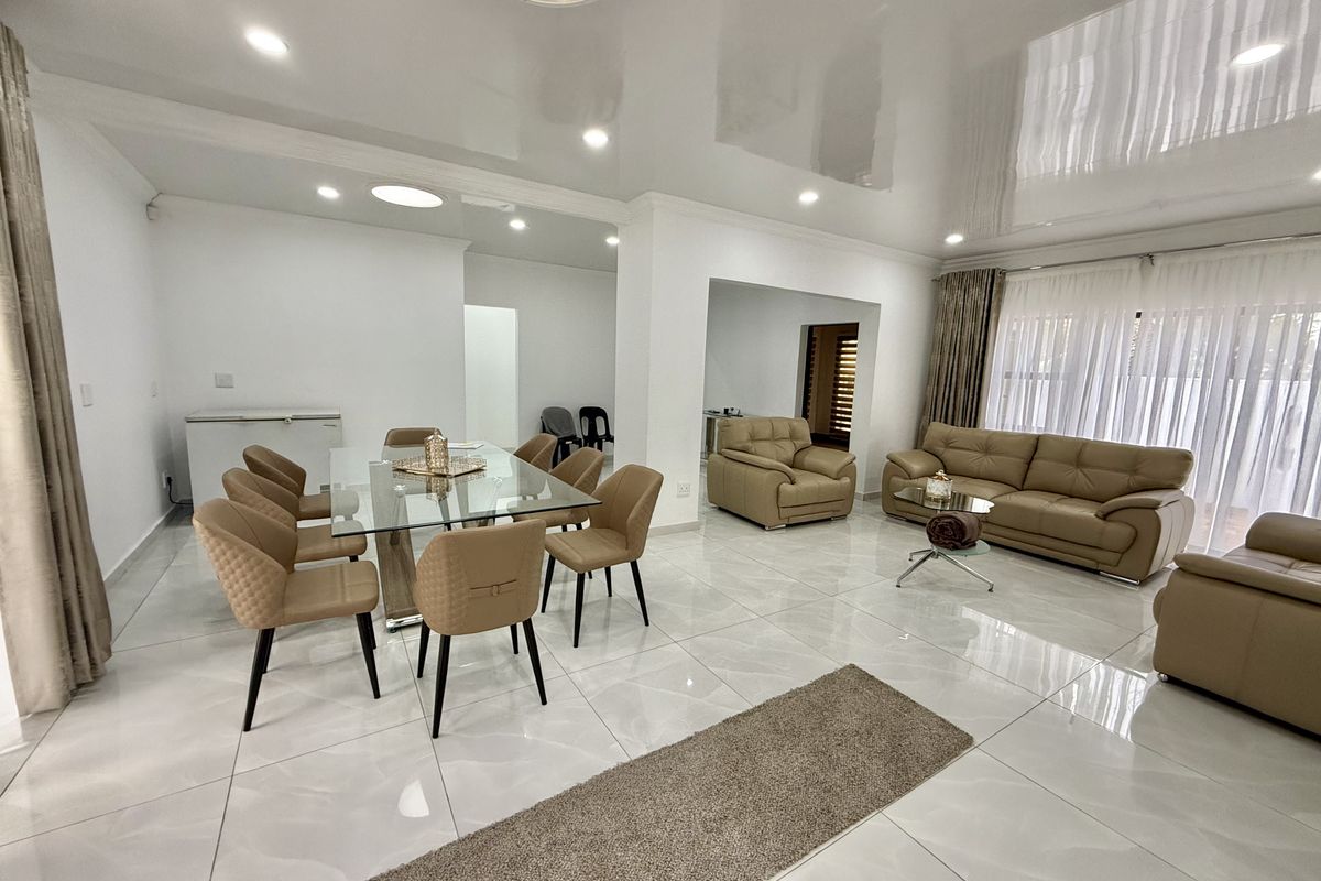 Renovated property in Gated street in Secunda - Photo 5