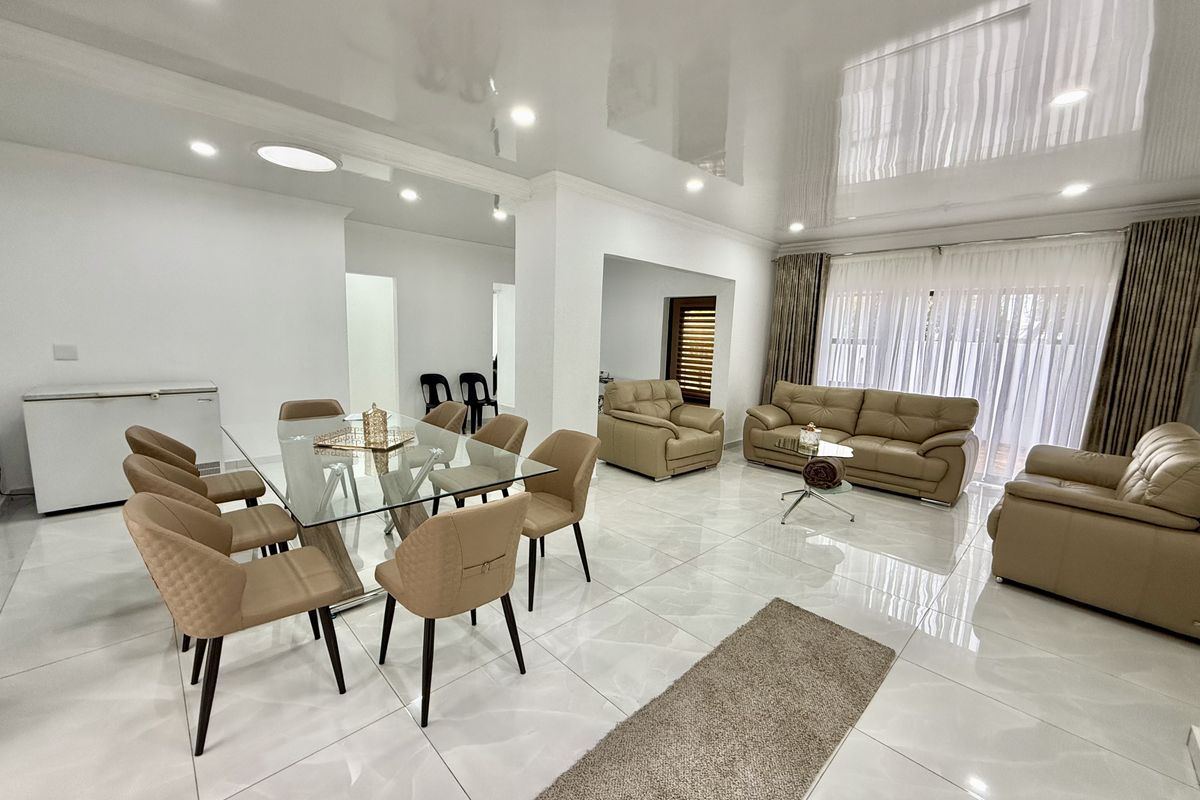 Renovated property in Gated street in Secunda - Photo 2