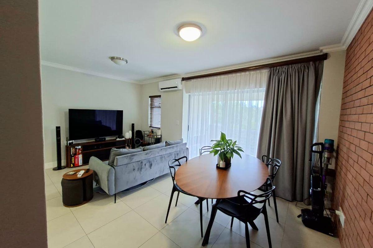 Modern Top-Floor 88sqm Luxury Apartment | 2 Bed 2 Bath | Secure Estate Living - Photo 4