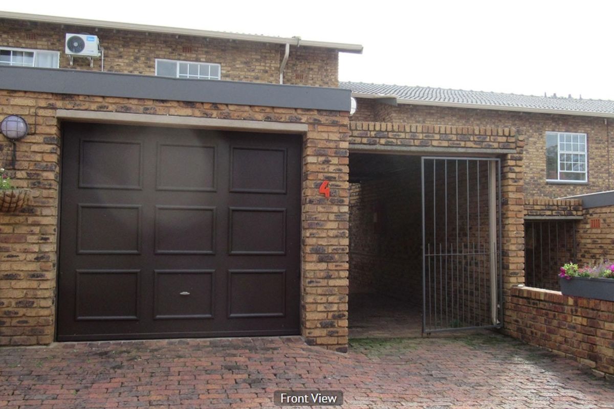 Affordable 3-Bedroom Townhouse – Ideal for Renovators or Investors - Photo 2