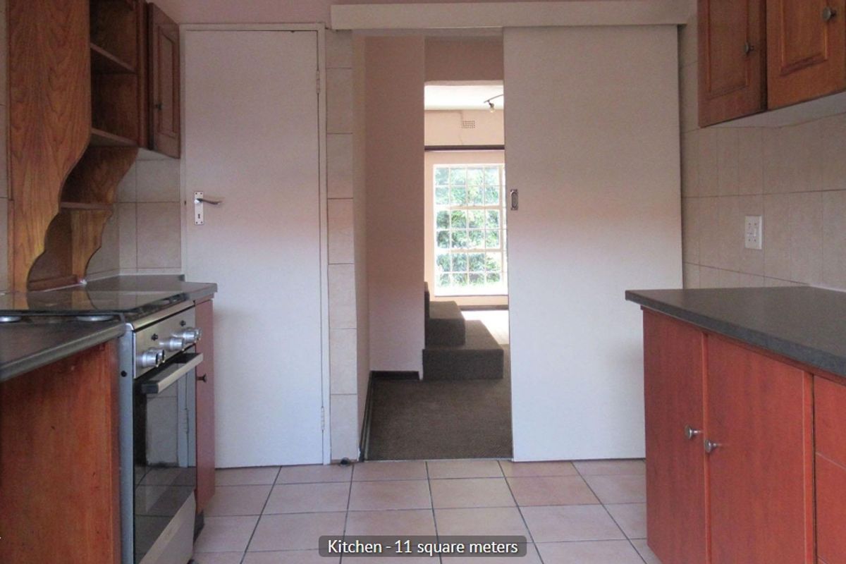 Affordable 3-Bedroom Townhouse – Ideal for Renovators or Investors - Photo 4
