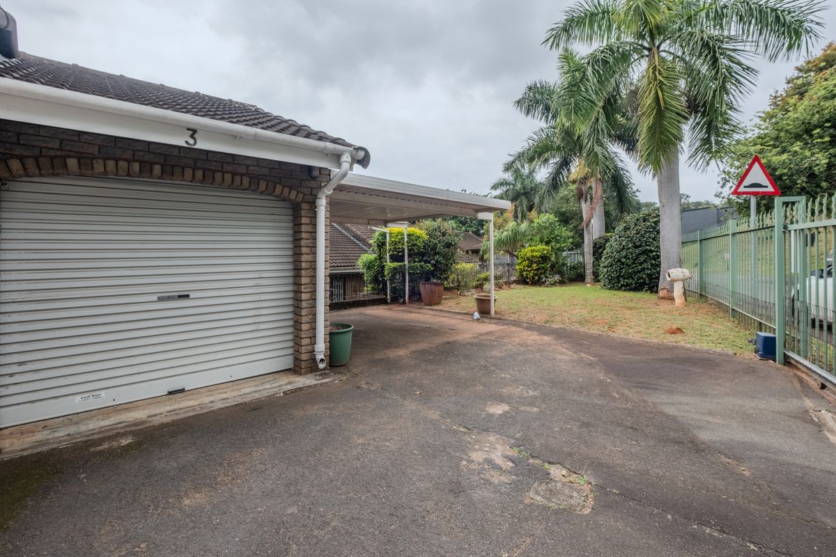 Spacious 2 Bedroom Townhouse in the Heart of Sunningdale - Photo 2