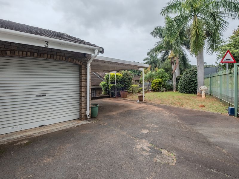 Spacious 2 Bedroom Townhouse in the Heart of Sunningdale - Photo 2