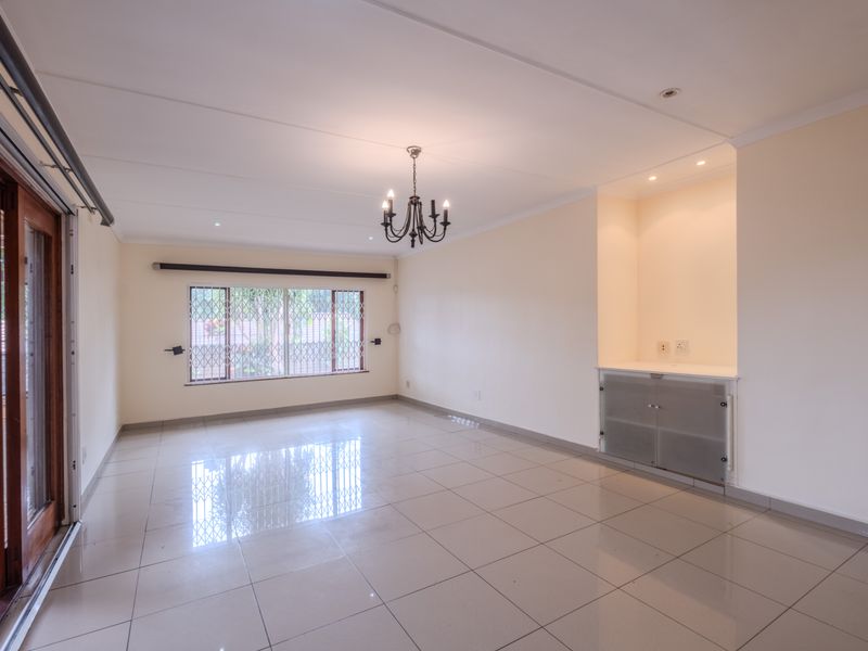 Spacious 2 Bedroom Townhouse in the Heart of Sunningdale - Photo 10