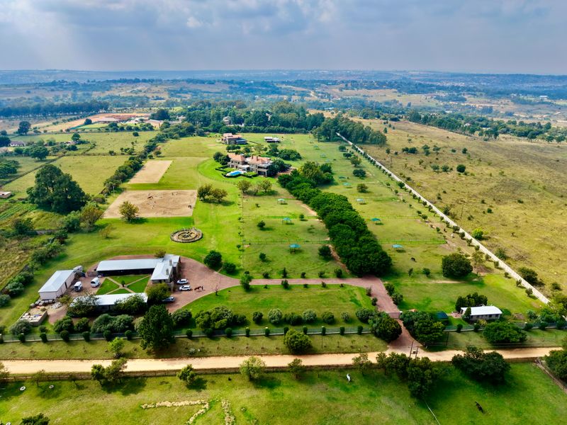 Luxury Living for the Equestrian Lifestyle – Sun Valley | 8.6 Hectares of Excellence - Photo 1