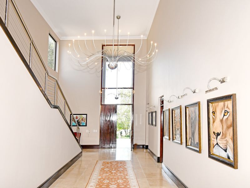 Luxury Living for the Equestrian Lifestyle – Sun Valley | 8.6 Hectares of Excellence - Photo 2