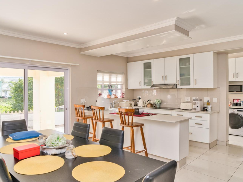 Spacious Townhouse in a Prime, Secure Estate - Photo 5