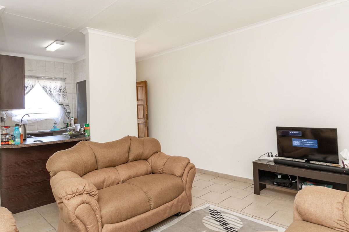 Move-In Ready 2-Bed Apartment with Balcony & Built-In Braai – Offers Welcome! - Photo 2