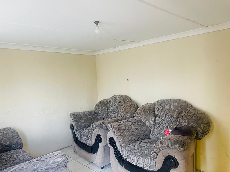 Charming 2-Bedroom Home for Sale in NU16, Mdantsane - Photo 3