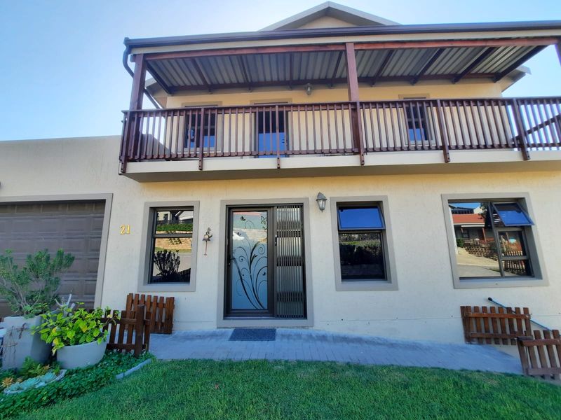 Tranquil Estate Living: 3-Bedroom Country-Style Home with Spectacular Views - Photo 7