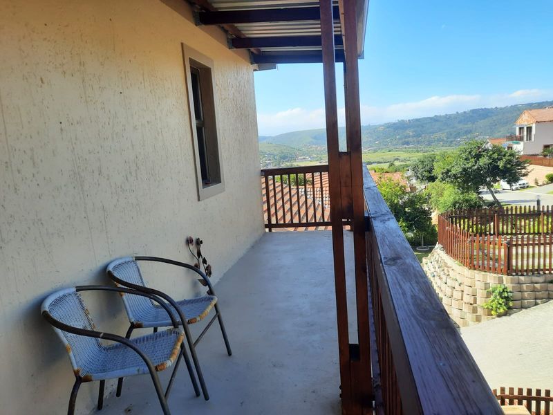 Tranquil Estate Living: 3-Bedroom Country-Style Home with Spectacular Views - Photo 8