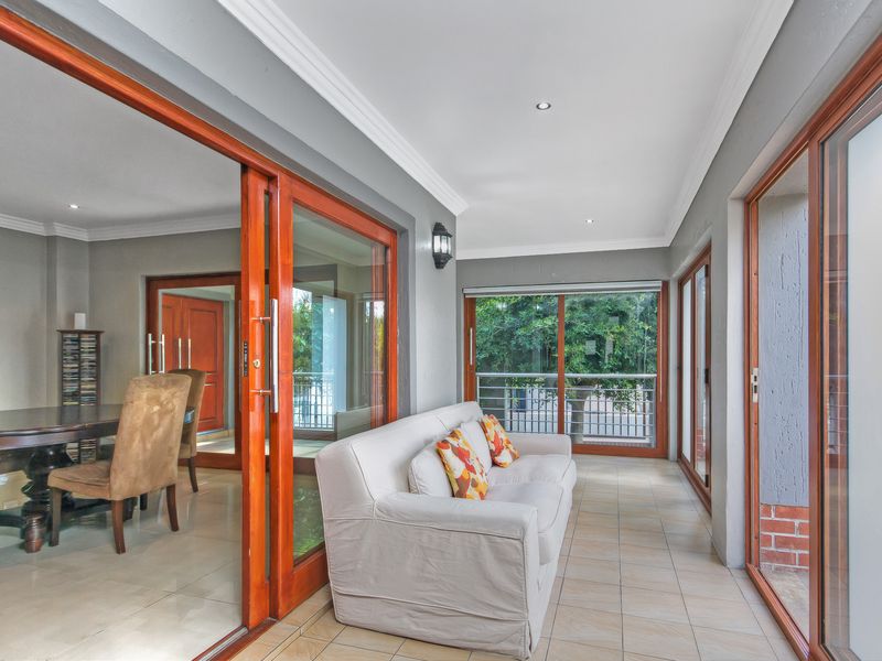 A Private Palm-Framed Sanctuary Blending Contemporary Luxury with Farm-Inspired Design - Photo 8