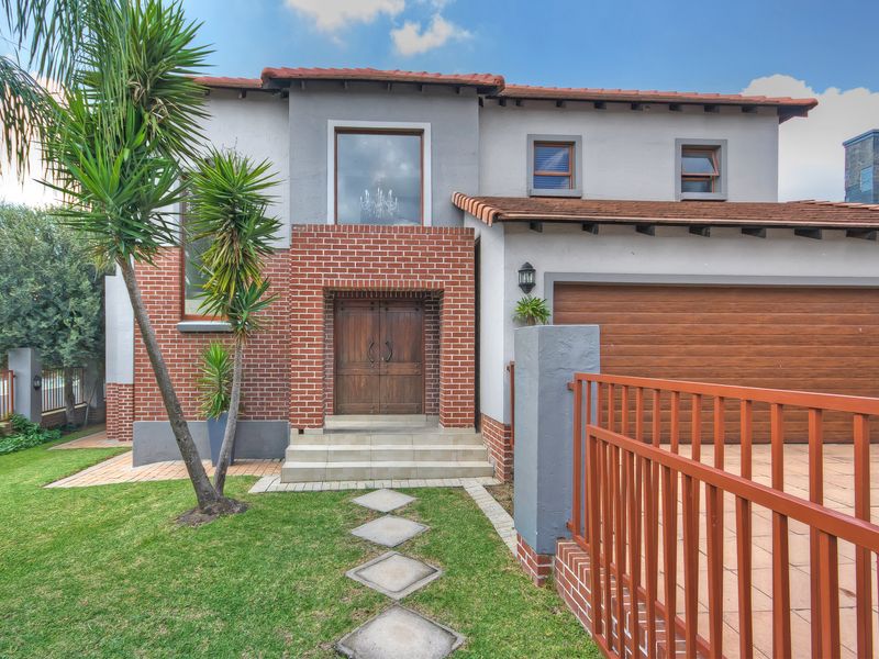 A Private Palm-Framed Sanctuary Blending Contemporary Luxury with Farm-Inspired Design - Photo 2