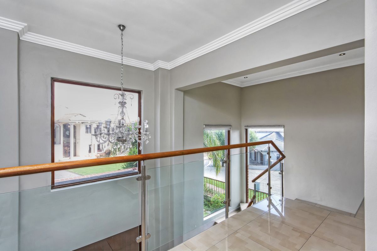 A Private Palm-Framed Sanctuary Blending Contemporary Luxury with Farm-Inspired Design - Photo 5