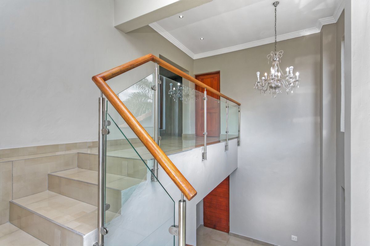 A Private Palm-Framed Sanctuary Blending Contemporary Luxury with Farm-Inspired Design - Photo 4