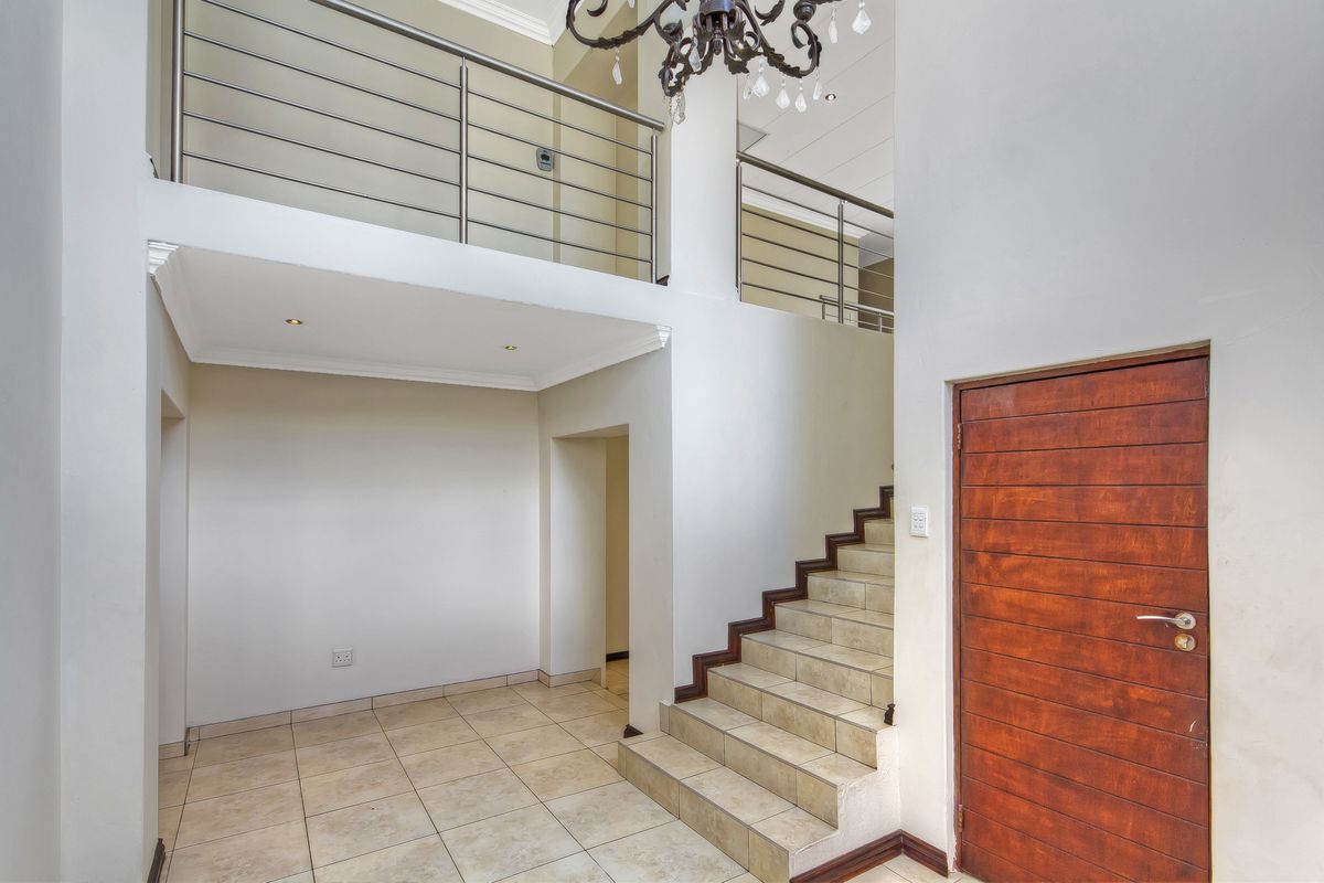 A Secluded Panhandle Estate of Space, Light, and Greenbelt Serenity - Photo 4