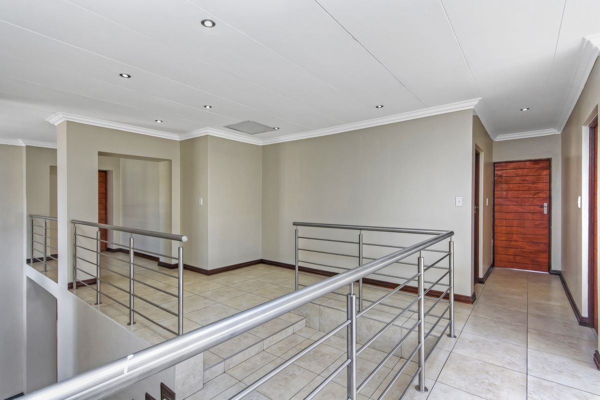 A Secluded Panhandle Estate of Space, Light, and Greenbelt Serenity - Photo 5