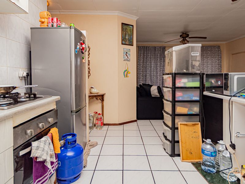 Neat Facebrick Home, 2 Bedrooms ,1.5 Bathrooms ,Secure & Low Maintenance - Photo 8