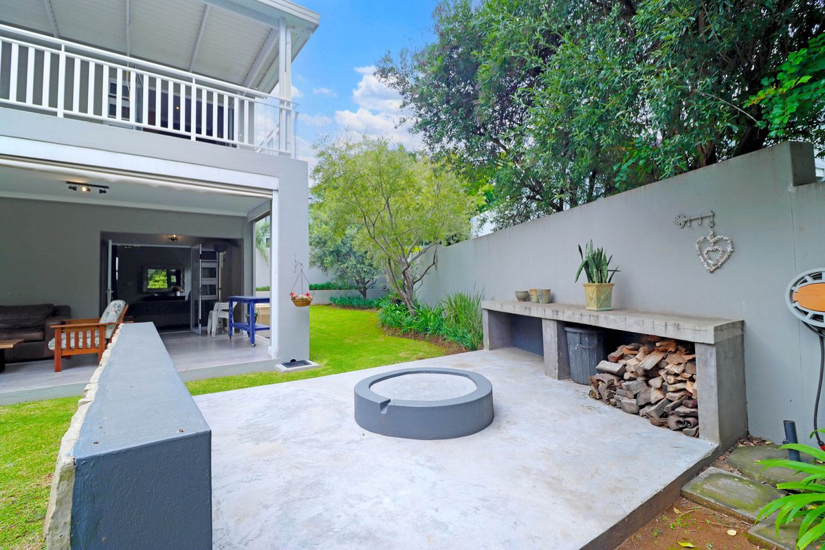 A Beautiful Contemporary Four-Bedroom Farmhouse with Exceptional Entertaining Spaces - Photo 5