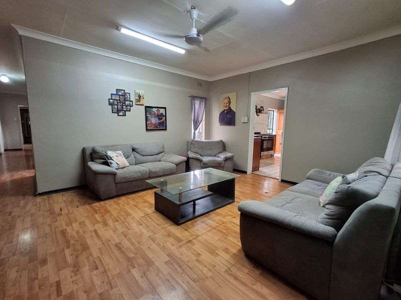 Family home in Dorandia - Photo 5