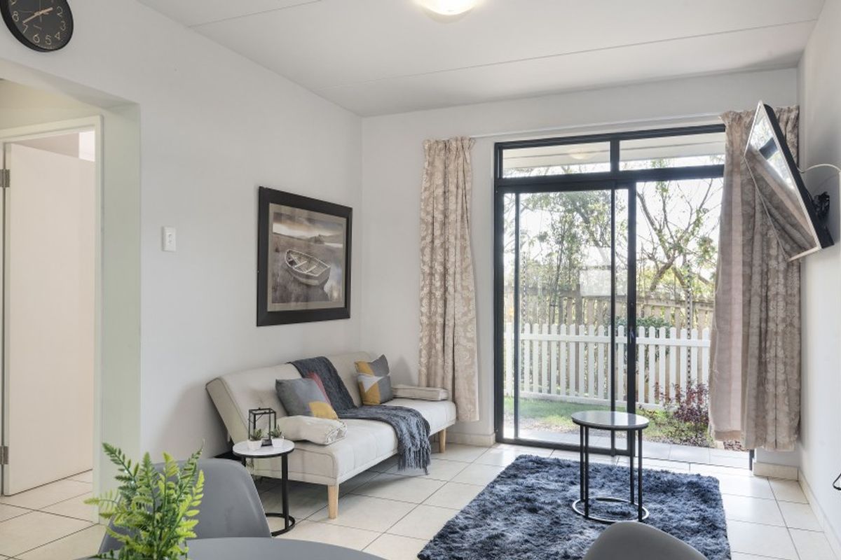 Charming 2-bedroom garden apartment for a great investment or starter home! - Photo 3