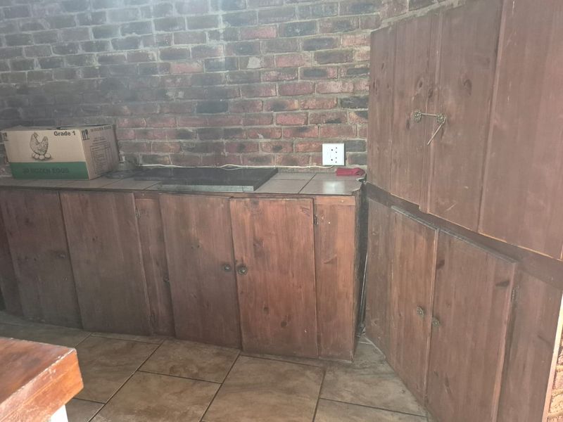 Spacious family living in a prime location - Photo 8