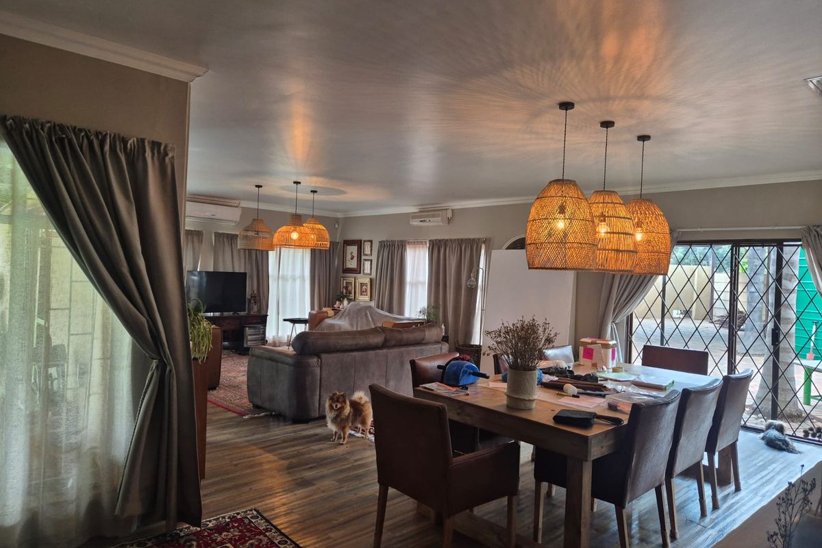 SPACIOUS FAMILY HOME WITH FLATLET AND EXCEPTIONAL EXTRAS - Photo 5