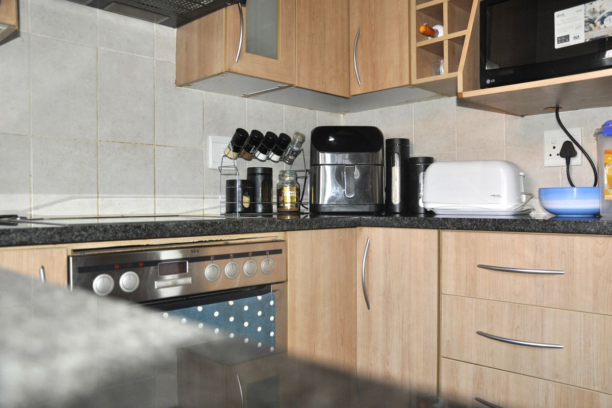 Your Story Begins Here – First-Floor Loft Living in Midrand - Photo 4