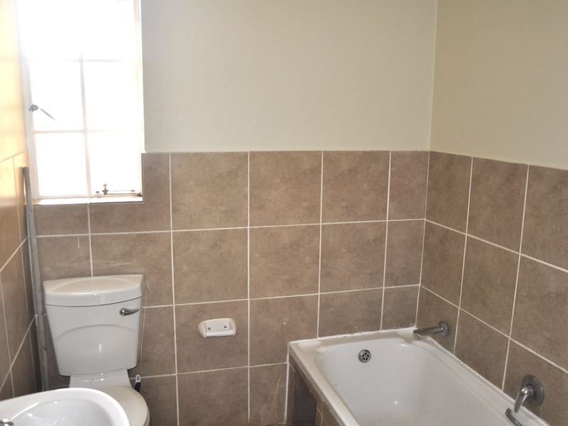 Immaculate & Exclusive 3-Bedroom Haven in Erand Gardens - Photo 10