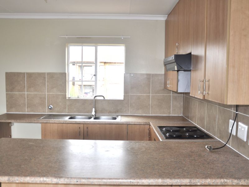 Immaculate & Exclusive 3-Bedroom Haven in Erand Gardens - Photo 2