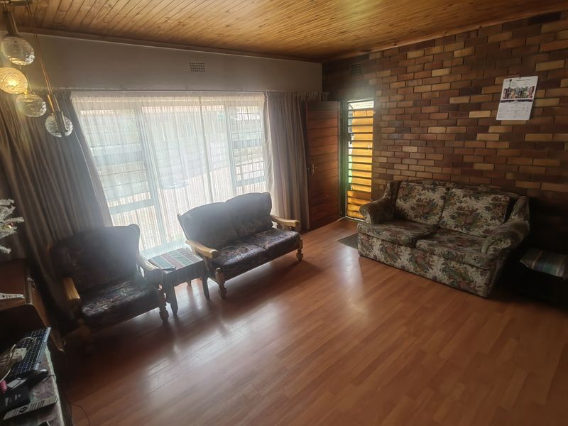 Well maintained family home with a Lapa and swimming pool in sought after area - Photo 8