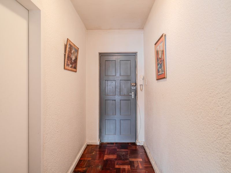 Unlock the Potential of This Sea Point Apartment! - Photo 7