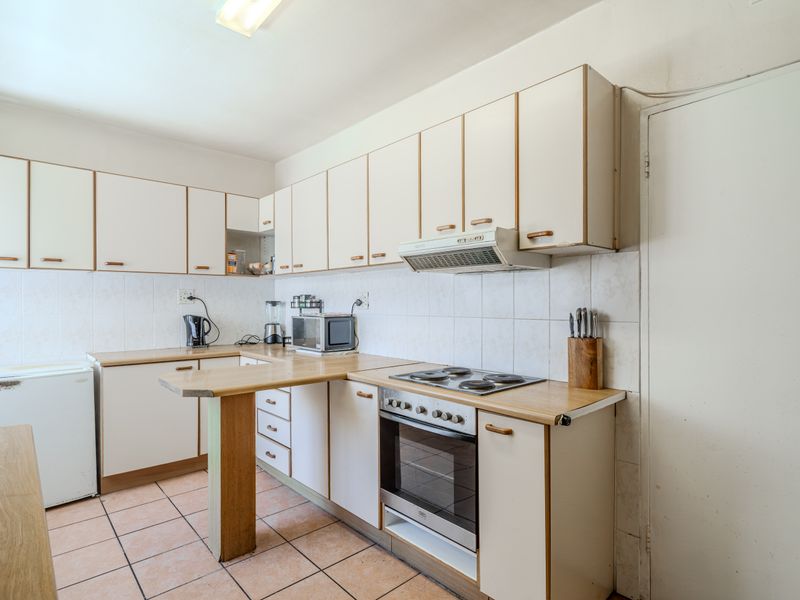 Unlock the Potential of This Sea Point Apartment! - Photo 8