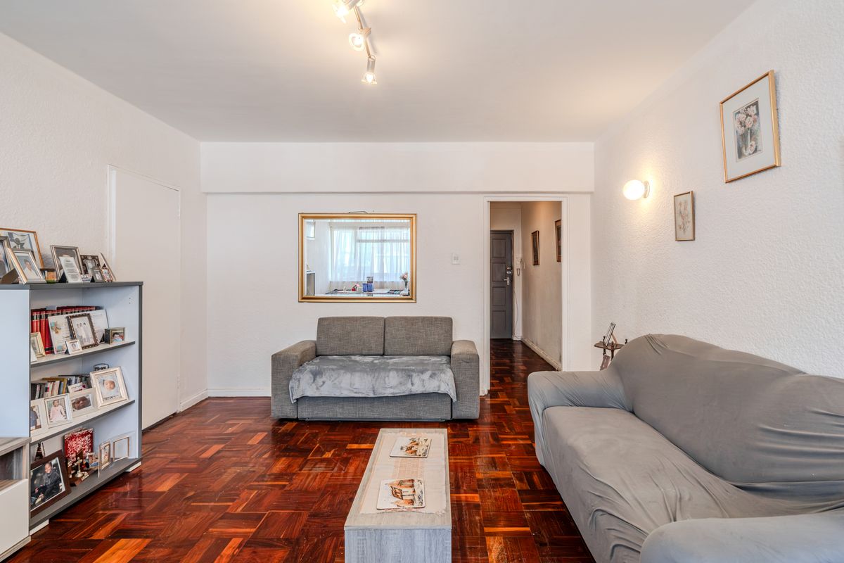 Unlock the Potential of This Sea Point Apartment! - Photo 3