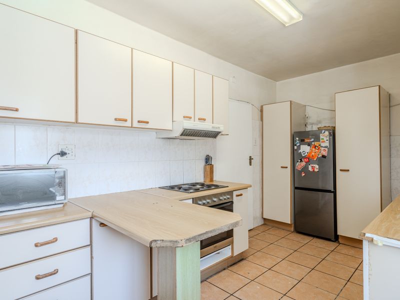 Unlock the Potential of This Sea Point Apartment! - Photo 10